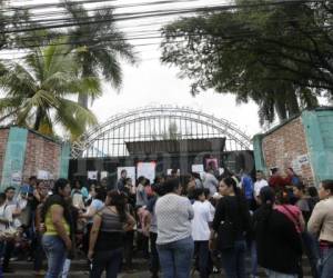Alumnos del Instituo España Jesús Milla Selva esta mañana en Tegucigalpa. Foto: Alejandro Amador / El Heraldo.