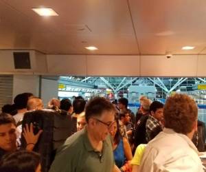 Esta imagen circula en redes sociales sobre la aparente evacuación en el aeropuerto de Nueva York.