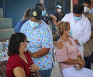 Los docentes son vacunados, contra el covid-19, a nivel nacional.