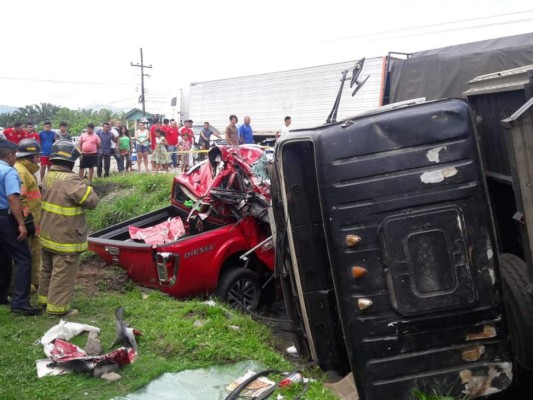 El accidente de tránsito que se registró a la altura de la comunidad El Toyós de El Progreso, Yoro, dejó cuatro personas muertas y siete heridas.