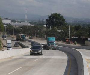 Los conductores de transporte pesado que ingresan a la ciudad desde la zona sur del país y cuyo destino es el aeropuerto internacional de Toncontín o la ciudad de San Pedro Sula serán desviados por el anillo periférico