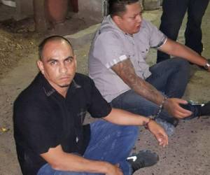 Momento en el que los sujetos fueron detenidos por agentes de la Unidad Metropolitana #3 del sector de La Rosa, salida hacia la zona sur del Honduras.