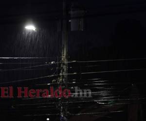 La lluvia mojó por varios minutos el suelo de la capital hondureña. Foto: Alejandro Amador/EL HERALDO.