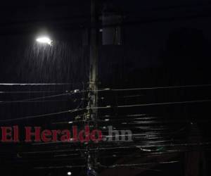 La lluvia mojó por varios minutos el suelo de la capital hondureña. Foto: Alejandro Amador/EL HERALDO.