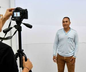 Decenas de personas con parecidos físicos similares a Keylor Navas se hicieron presente al casting (Foto: Agencias /AFP)