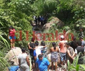 Así fueron encontrados los cuerpos de las mujeres dentro de una quebrada en la colonia Nueva Suyapa. Foto: Estalin Irías/ EL HERALDO