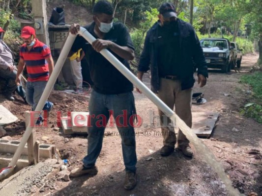 La junta de agua de Santa Lucía realizó recientemente la perforación de un nuevo pozo al que llamaron Santa Ana, cuyo caudal es de 65 a 70 galones. Entre las más recientes fuentes también se suman El Callejón y Los Albergues de los cinco existentes en el municipio.