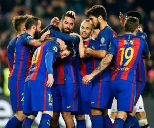 Futbolistas del Barcelona mientras celebraban un gol en la recién pasada temporada. (Foto: Agencias/AP/AFP)