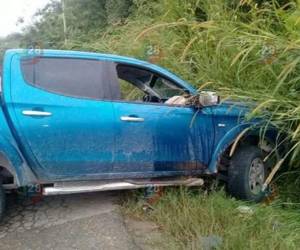 Dos de los vehículos quedaron alejados del tercer carro tras el fuerte choque mortal en Copán. (Foto: Canal 28/ El Heraldo Honduras/ Noticias Honduras hoy)