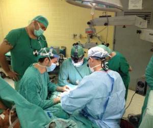 Aunque en un inicio de programo beneficiar a 30 pacientes, la cifra se elevó a 35, entre adultos y niños debido a la alta demanda de este tipo de cirugías.