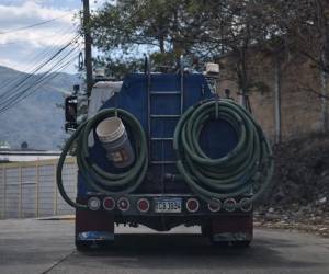 El precio del agua en cisternas privadas llegó hasta L2,000 por carga en sectores del Distrito Central.