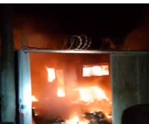 Captura del pantalla del video en el que se incendia el albergue en Oaxaca, México.
