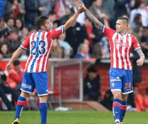 La derrota en el estadio de El Molinón no sólo aleja al Atlético de la pelea por el título, sino que hace peligrar su segundo puesto.