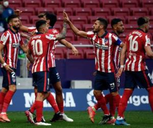 En la clasificación, el Atlético suma 70 puntos y se pone provisionalmente con cuatro más que el segundo, el Real Madrid, que juega este domingo un derbi en el terreno del Getafe (15º). Foto: AFP