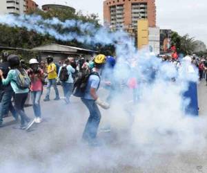 Militares de la Guardia Nacional y la policía gasearon a miles de manifestantes en Venezuela (Foto: Agencia AFP)