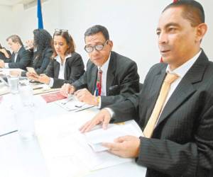 El Tribunal Disciplinario, liderado por Anabella Solís, calificó como “falta gravísima” la desobediencia partidaria y declaró procedente la expulsión de los 17 diputados del Partido Liberal.
