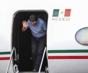 Evo Morales llegó a tierras mexicanas en un avión de la Fuerza Aérea. Foto AFP