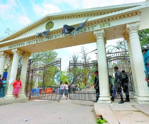 El instituto Central es uno de los más custodiados por la Policía y por militares, desde que se notificaron las supuestas amenazas de atentados a los estudiantes.