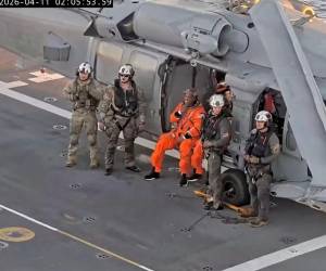 Victoriosos llegaron a la Tierra la primera mujer en orbitar la Luna, Christina Koch; la primera persona afroamericano, Victor Glover, y el primer no estadounidense en acompañar una misión de la NASA, el canadiense Jeremy Hansen.