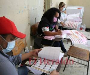 Los delegados de los partidos en las mesas solo podrá visualizar la base de datos en los lectores de huellas para corroborar la identidad del elector cuando llegue a votar. Foto: El Heraldo