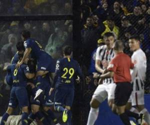 El conjunto paraguayo amenazó con pedir los puntos ante la Conmebol. Foto: AFP