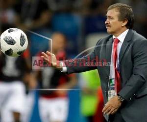 Villalobos indicó que en los próximos días se analizaron los informes de cada departamento y la continuidad del resto del cuerpo técnico, mientras se definía al nuevo seleccionador nacional. Foto:AP