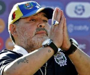 Según Morla, cuando Maradona consumía alcohol 'se ponía triste, mandaba mensajes de audio, recordaba a (su madre) Doña Tota'. Foto: AFP
