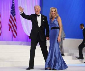 Joe y Jill llegan al baile inaugural del gobierno de Obama (2012), uno de los actos que el nuevo presidente tuvo que omitir en su toma de posesión debido a la pandemia. Foto: AFP.