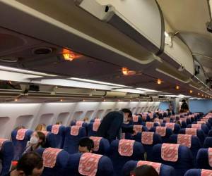 Las autoridades anunciaron la programación de un segundo vuelo para los próximos días. Foto AFP