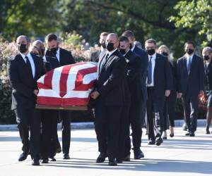 El féretro de Ginsburg será colocado debajo de las columnas corintias de la fachada del edificio para que el público pueda despedirse. Foto: AFP