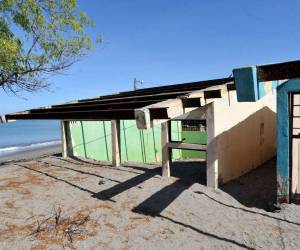 Las casas están quedando bajo la arena y el Golfo de Fonseca.
