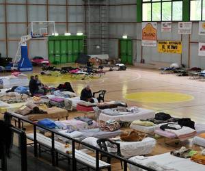 Las autoridades en Ravena ordenaron el sábado la inmediata evacuación de de las aldeas que corren más riesgos por los deslizamientos.