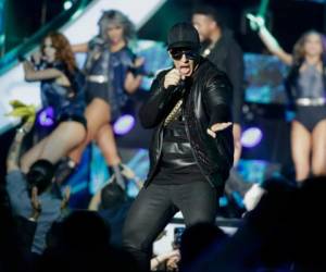 Daddy Yankee canta en la ceremonia de los Premios Billboard de la Música Latina en Coral Gables, Florida. El astro puertorriqueño será el primero que cante en español en el programa nocturno de tertulia 'The Late Late Show with James Corden' de CBS el miércoles 20 de marzo del 2019. (Foto AP/Wilfredo Lee, Archivo)