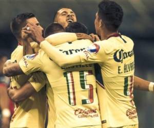 Los jugadores del América celebrando uno de los tres goles marcados al Lobos BUAP, equipo del hondureño Michaell Chirinos. (Foto: Cortesía @ClubAmerica en Twitter)
