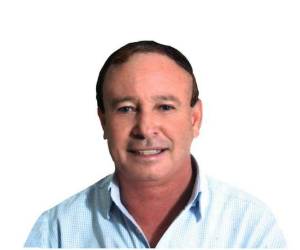 Carlos Miranda Canales, nació al norte del departamento de Comayagua en el humilde municipio de Esquías, donde existe mucha pobreza y pocas oportunidades de trabajo.