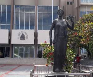 Entre el 25 y el 29 de septiembre, la CSJ recibió las solicitudes para levantar la alerta migratoria de JOH y conocer diligencias preparatorias relacionadas con el caso Sedesol.
