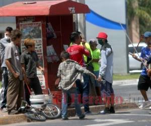 Se conocieron pidiendo y trabajando, ellos se ven como hermanos. Foto: Alex Pérez/EL HERALDO