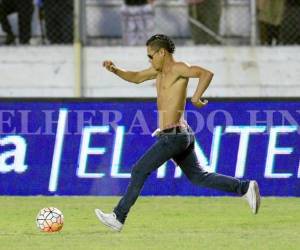 La anotación del aficonado en el derbi capitalino le dio la vuelta al mundo, pero no solo se ha dado en Honduras (Foto: Ronal Aceituno/OPSA)