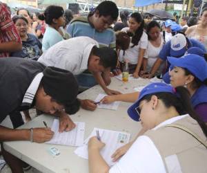 Los nacionalistas recolectaron más de un millón y medio de firmas que respaldan la petición para que el Congreso reglamente la reelección.