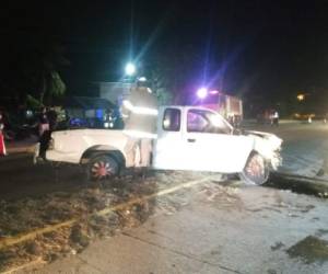 Uno de los conductores falleció tras el fuerte impacto entre los automóviles.