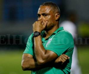 Reinaldo Clavasquín, entrenador de Platense durante un juego de LNP. Foto: Grupo Opsa.