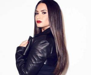 Demi Lovato no solo se disfrazó de Selena Quintanilla, sino también de una sensual policía.