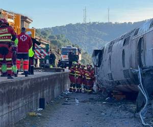 Los servicios de emergencia encontraron un cuarto cadáver en el mismo tren, por lo que la cifra total asciende, por el momento, a 42 víctimas mortales.