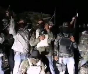 Contratan vendedores de drogas locales para ganarse la confianza de la comunidad.