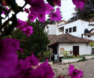 Aproximadamente a unos 13 kilómetros de la capital se encuentra Santa Lucía, un rincón pintoresco que parece como si estuviera detenido en el tiempo y que se erige como uno de los municipios más antiguos y pintorescos del país. A continuación algunas fotografías captadas por la lente de EL HERALDO que invitan a visitar este lugar que se ha convertido en un refugio para muchos capitalinos cada fin de semana.