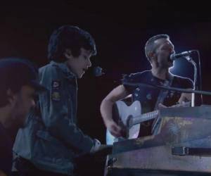 La banda británica compartió en sus redes sociales el video de la colaboración con Huillo.