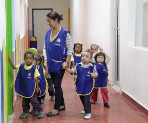 El cuidado de los niños en las guarderías municipales es permanente.