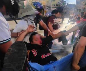 Los estudiantes protestaban ante un supuesto recorte al presupuesto de la UNAH.