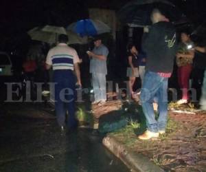 Dos personas aseguraron al llamar al 911 que un menor cayó en el tragante (Foto: Gerson Vásquez/ El Heraldo Honduras/ Sucesos de Honduras)