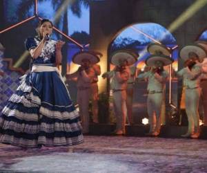 Este fue el hermoso vestido con el que cantó la hondureña. Foto: La Academia